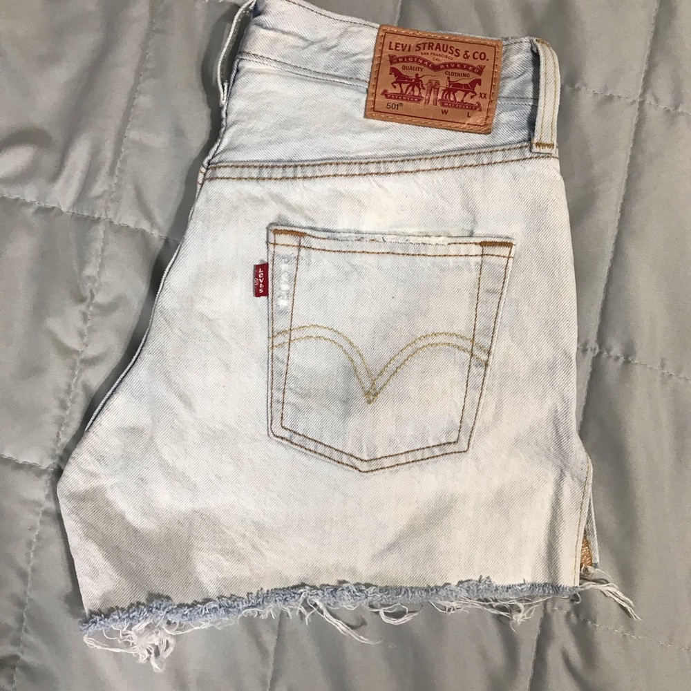 Levi’s shorts 501